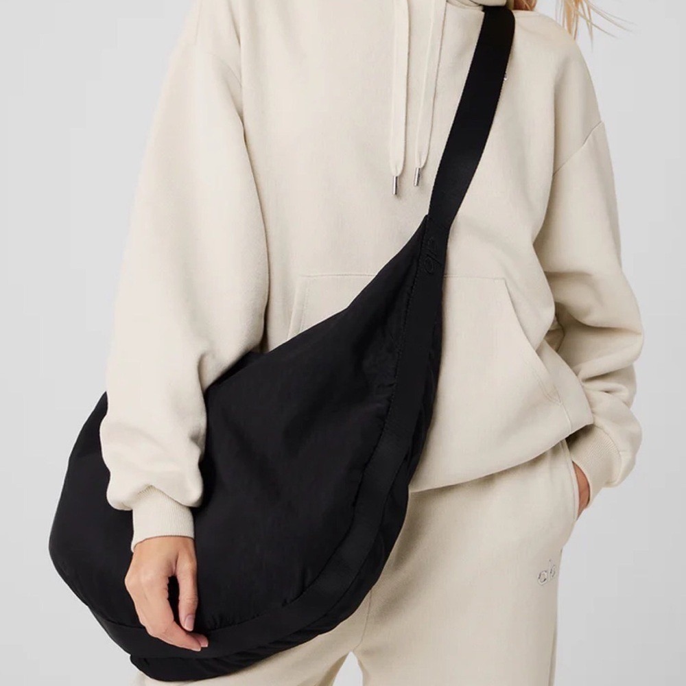 Alo Yoga Om The Go Gym Sling Bag Black